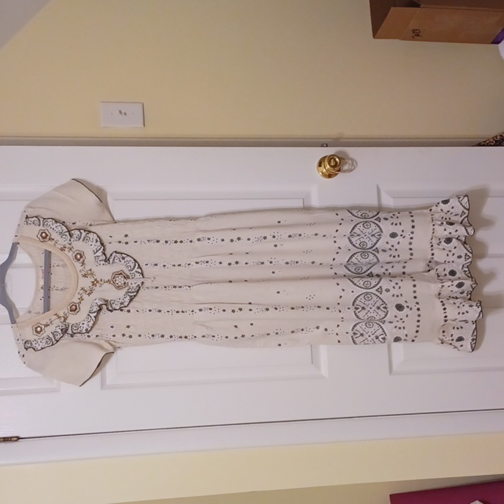 ShengZhiFangYe Sz M, Elegant Cream, cocktail Length Embroidered Dress